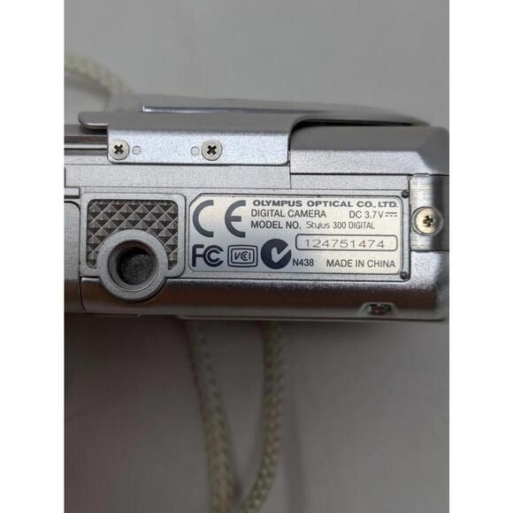 Olympus Stylus 300 1.5" Display 3.2MP 3x Optical Zoom Digital Camera - Untested - Picture 4 of 8